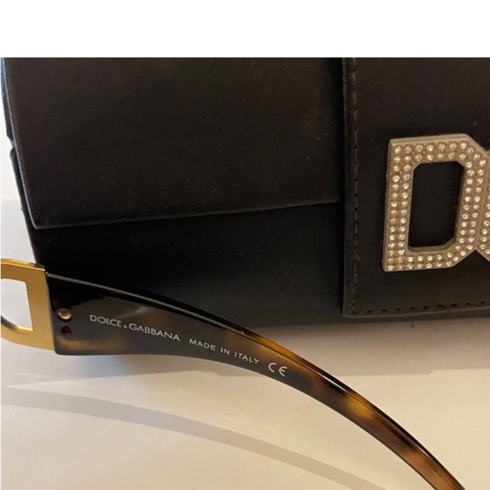Authentic Dolce & Gabanna sunglasses, lightly used condition with no major flaws - Picture 4 of 5